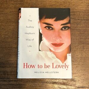 How to Be Lovely: The Audrey Hepburn Way of Life be Melissa Hellstern Book